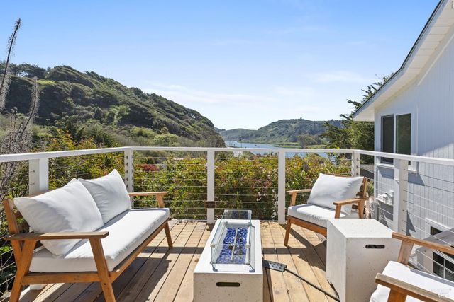 9500 El Camino Aly, Jenner, CA 95450