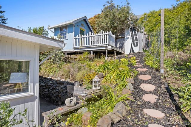 9500 El Camino Aly, Jenner, CA 95450