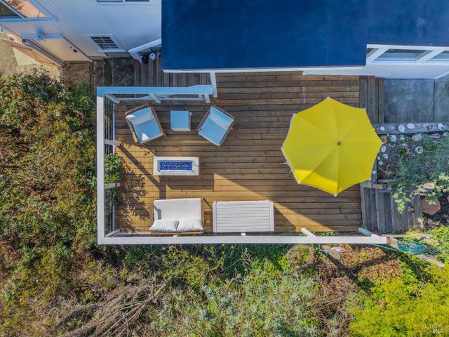 9500 El Camino Aly, Jenner, CA 95450