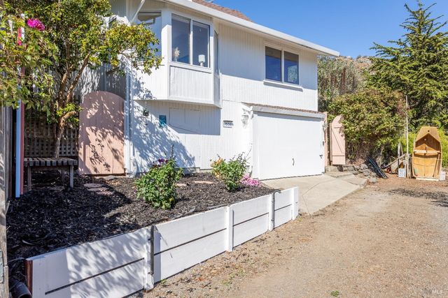 9500 El Camino Aly, Jenner, CA 95450