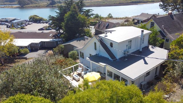 9500 El Camino Aly, Jenner, CA 95450