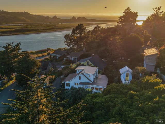 9500 El Camino Aly, Jenner, CA 95450