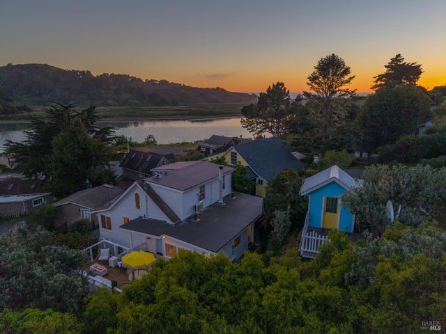 9500 El Camino Aly, Jenner, CA 95450