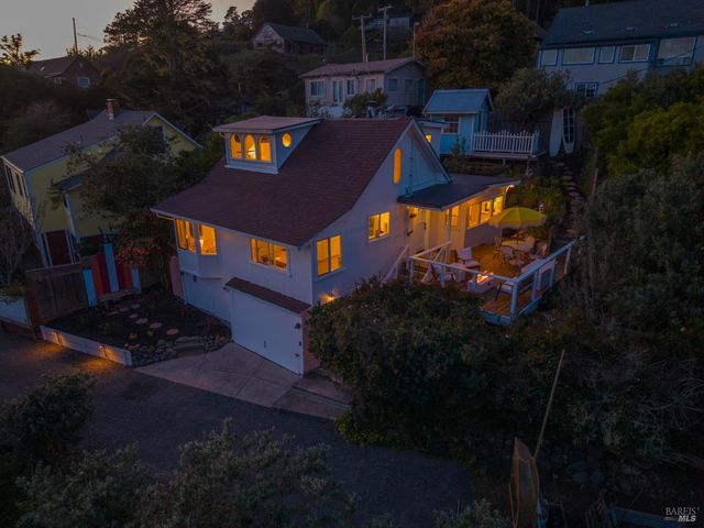 9500 El Camino Aly, Jenner, CA 95450