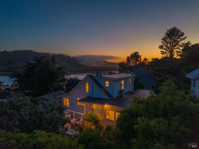 9500 El Camino Aly, Jenner, CA 95450