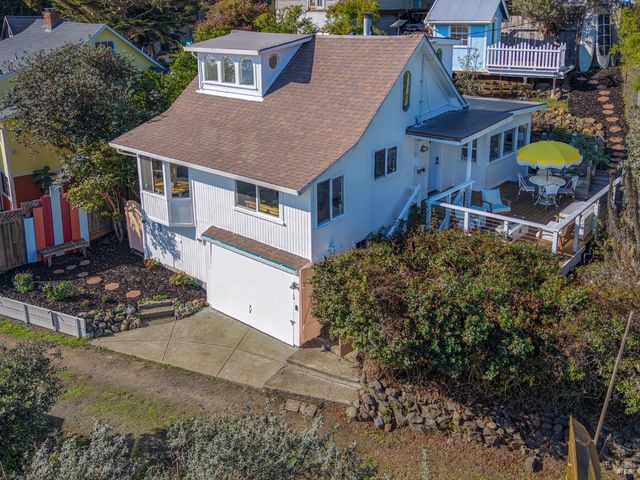 9500 El Camino Aly, Jenner, CA 95450