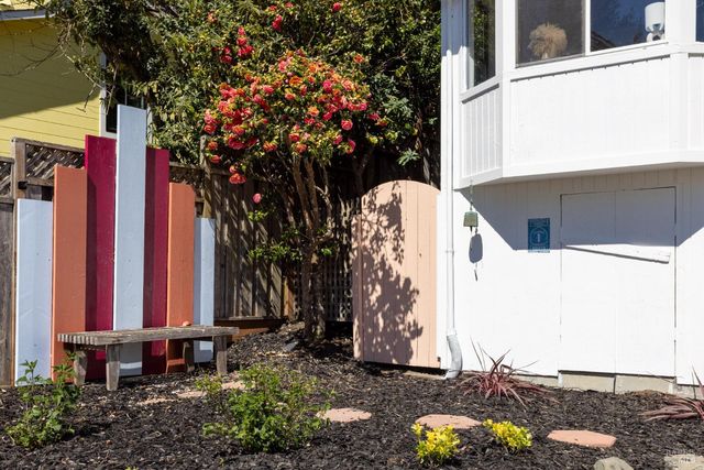 9500 El Camino Aly, Jenner, CA 95450