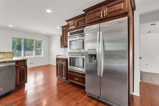 77 Schwinn Dr, Clark Twp., NJ 07066