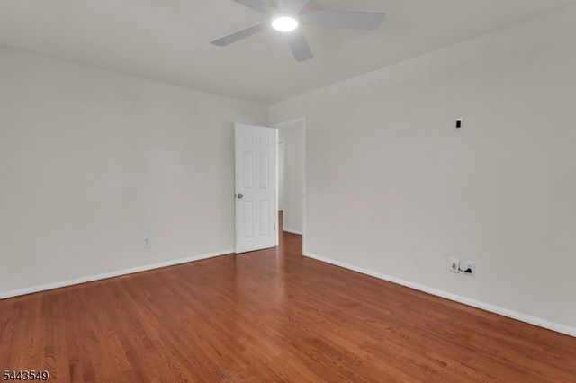 77 Schwinn Dr, Clark Twp., NJ 07066