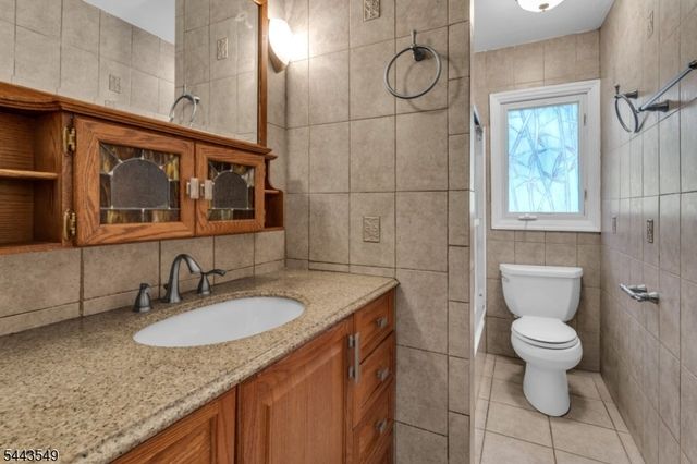 77 Schwinn Dr, Clark Twp., NJ 07066