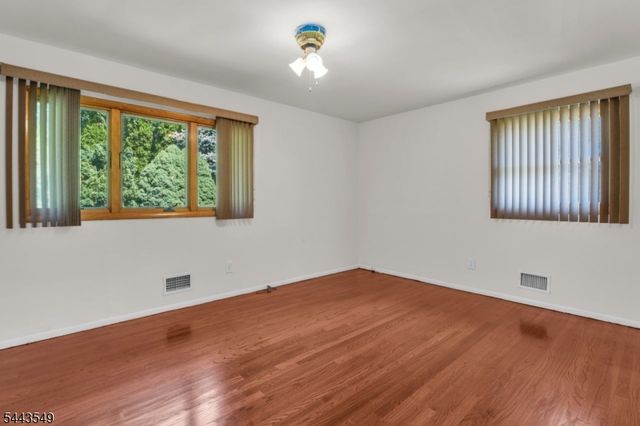 77 Schwinn Dr, Clark Twp., NJ 07066