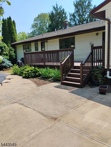 77 Schwinn Dr, Clark Twp., NJ 07066