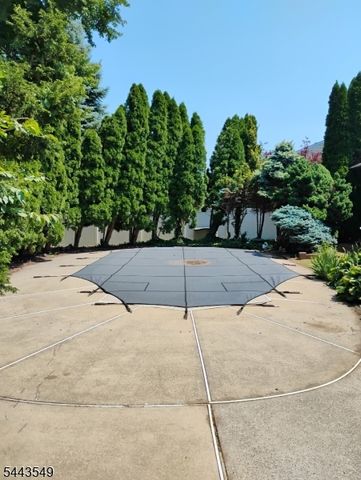 77 Schwinn Dr, Clark Twp., NJ 07066