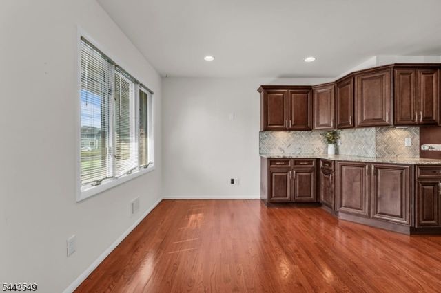 77 Schwinn Dr, Clark Twp., NJ 07066