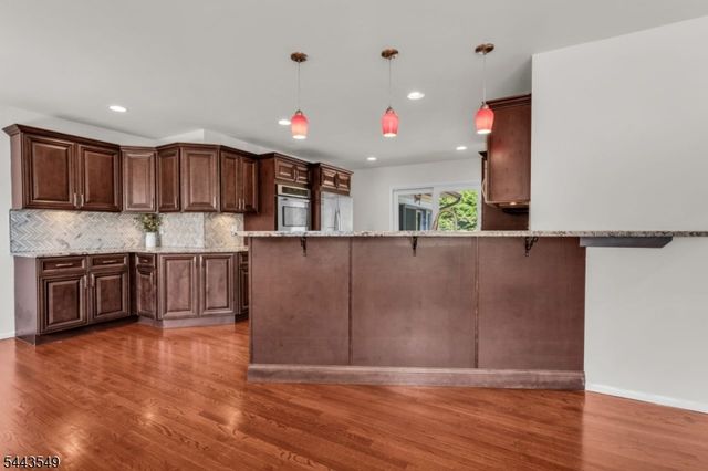 77 Schwinn Dr, Clark Twp., NJ 07066