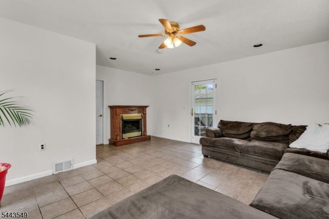 77 Schwinn Dr, Clark Twp., NJ 07066