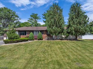 77 Schwinn Dr, Clark Twp., NJ 07066