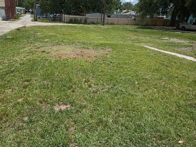15 W SESSOMS AVENUE, Lake Wales, FL 33853