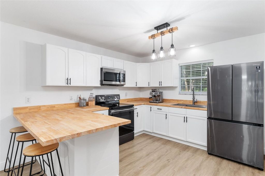 Image 11 of property listing at 1301 SW 4TH AVENUE, Trenton, FL 32693