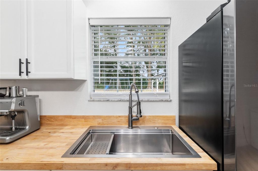 Image 15 of property listing at 1301 SW 4TH AVENUE, Trenton, FL 32693