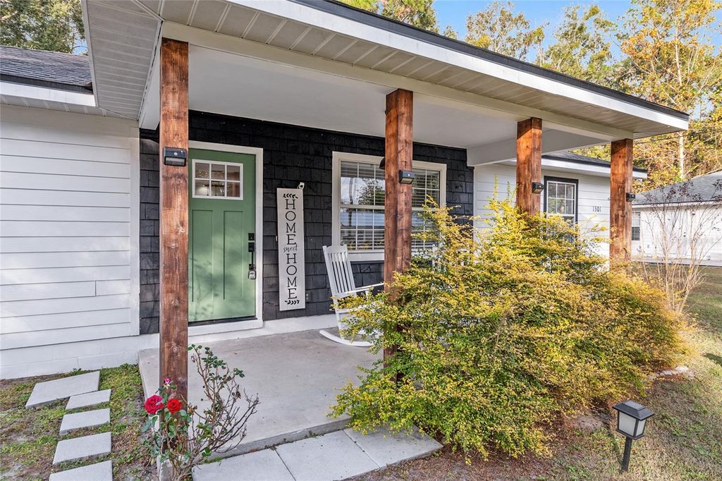 Image 3 of property listing at 1301 SW 4TH AVENUE, Trenton, FL 32693