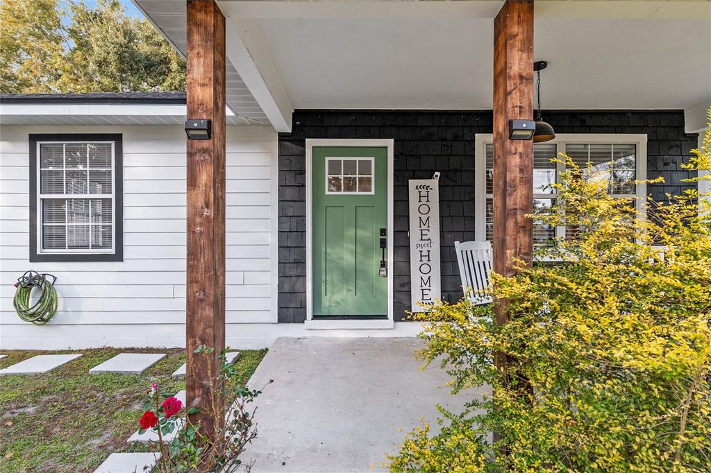 Image 4 of property listing at 1301 SW 4TH AVENUE, Trenton, FL 32693