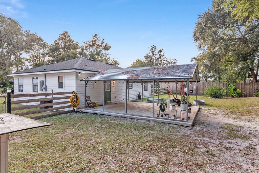 Image 32 of property listing at 1301 SW 4TH AVENUE, Trenton, FL 32693