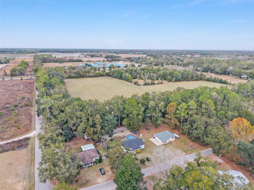 Image 35 of property listing at 1301 SW 4TH AVENUE, Trenton, FL 32693