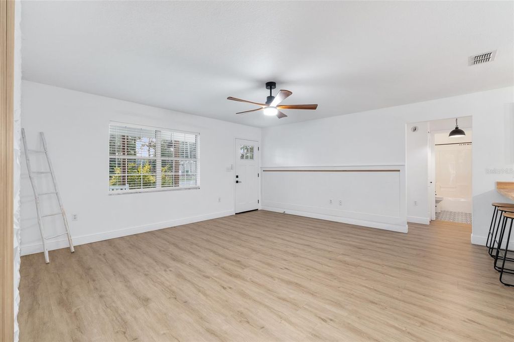 Image 9 of property listing at 1301 SW 4TH AVENUE, Trenton, FL 32693