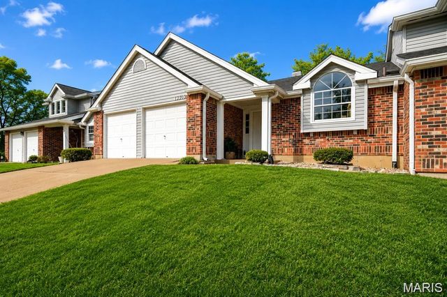 13305 Woodlake Village Court, Chesterfield, MO 63141