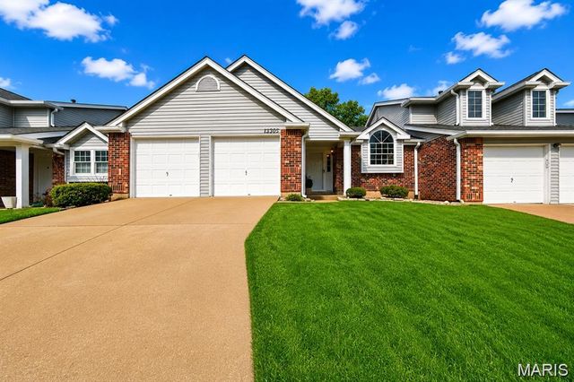 13305 Woodlake Village Court, Chesterfield, MO 63141