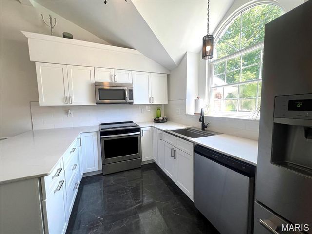 13305 Woodlake Village Court, Chesterfield, MO 63141