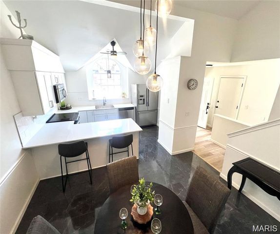 13305 Woodlake Village Court, Chesterfield, MO 63141