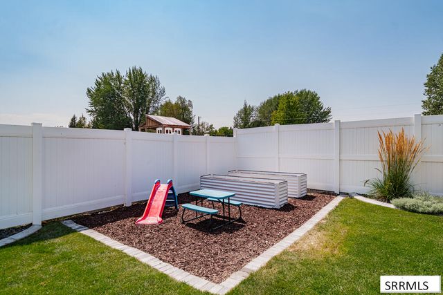 1462 N 805 E, Shelley, ID 83274