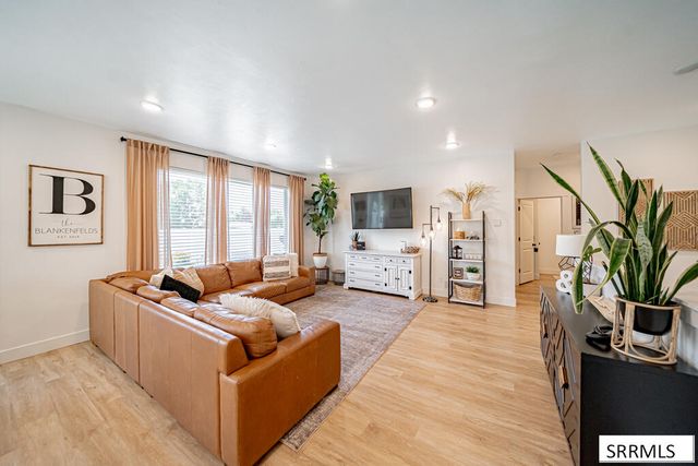 1462 N 805 E, Shelley, ID 83274