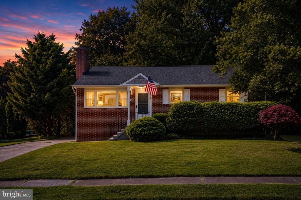 Image 1 of property listing at 735 WARREN DR, Annapolis, MD 21403