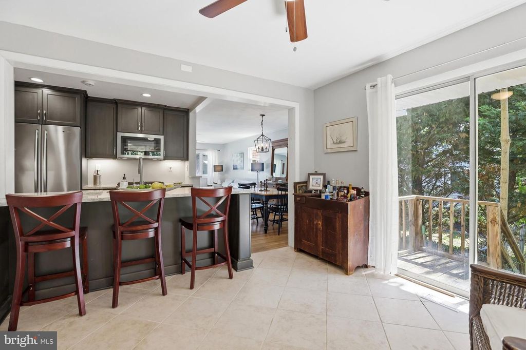 Image 16 of property listing at 735 WARREN DR, Annapolis, MD 21403