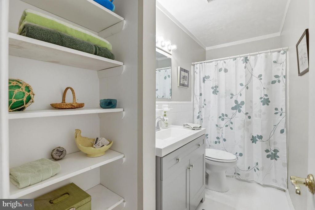 Image 17 of property listing at 735 WARREN DR, Annapolis, MD 21403