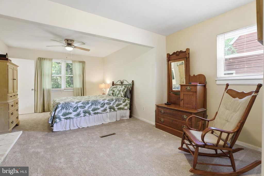 Image 20 of property listing at 735 WARREN DR, Annapolis, MD 21403