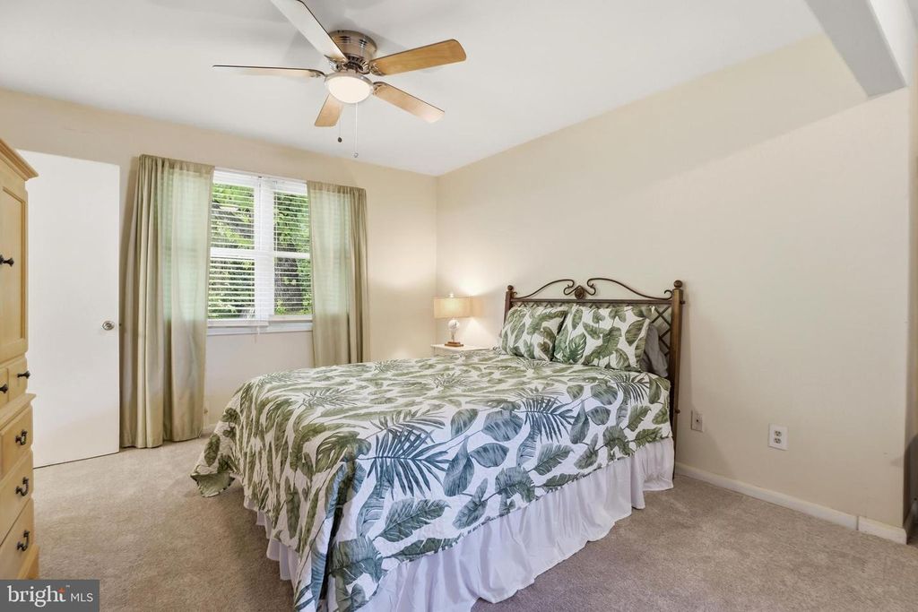 Image 22 of property listing at 735 WARREN DR, Annapolis, MD 21403