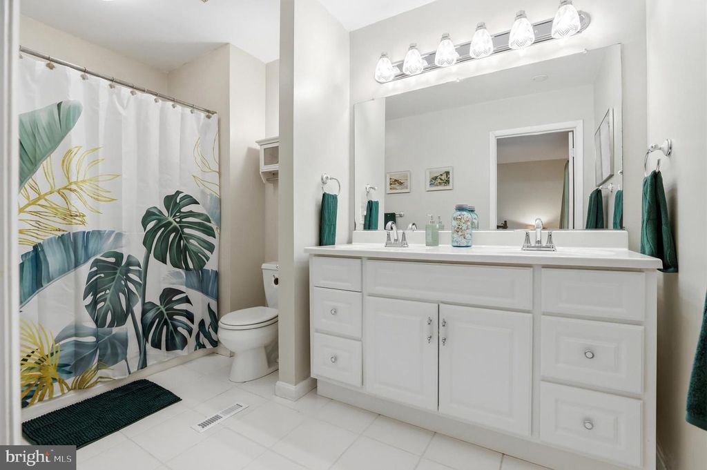 Image 24 of property listing at 735 WARREN DR, Annapolis, MD 21403