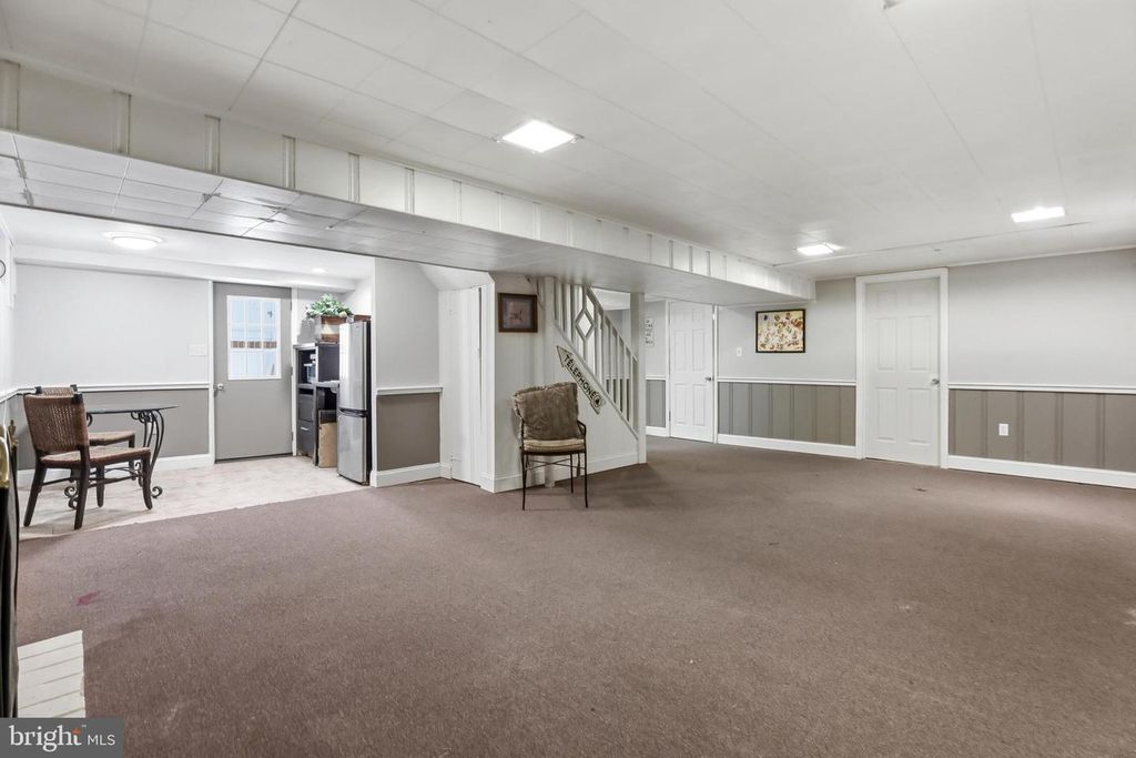 Image 32 of property listing at 735 WARREN DR, Annapolis, MD 21403