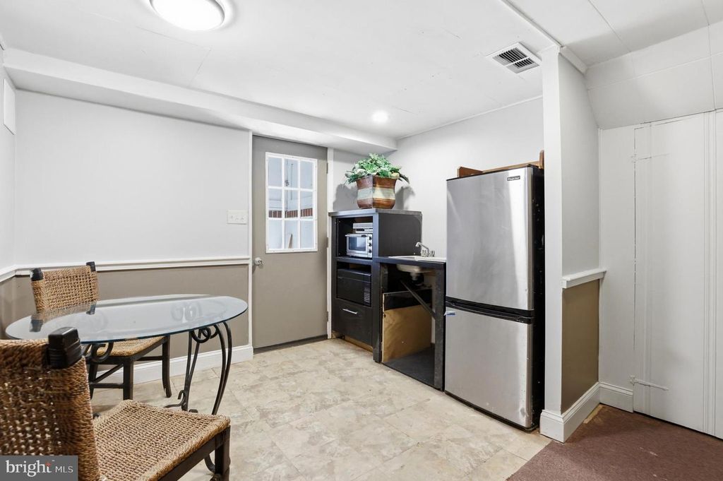 Image 33 of property listing at 735 WARREN DR, Annapolis, MD 21403