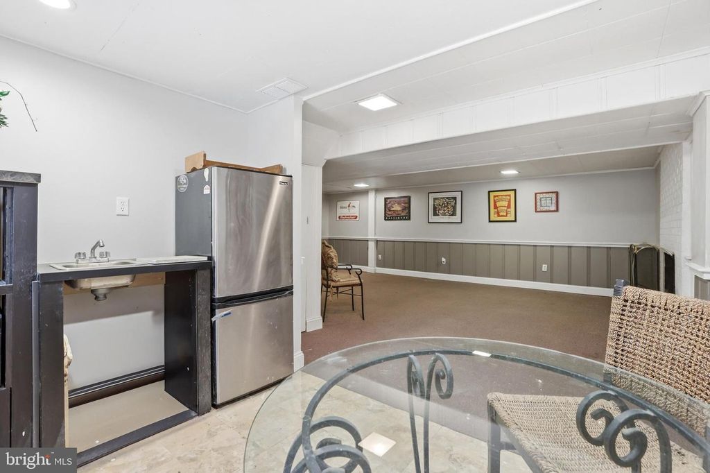 Image 34 of property listing at 735 WARREN DR, Annapolis, MD 21403