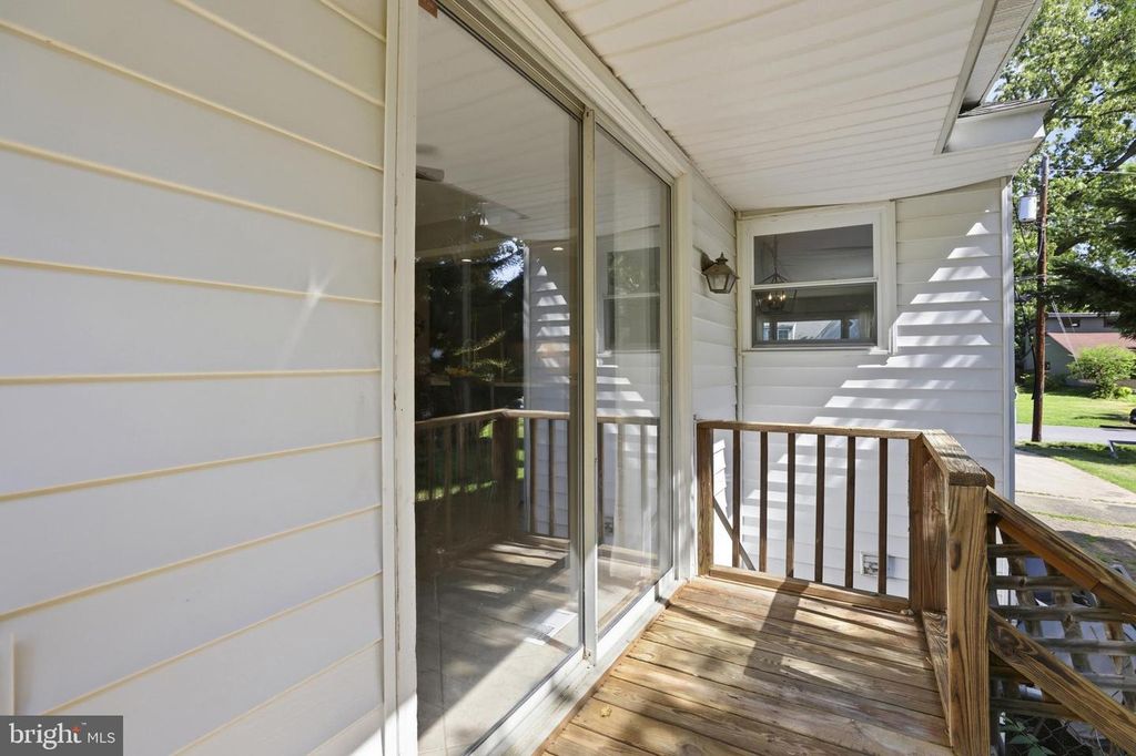 Image 39 of property listing at 735 WARREN DR, Annapolis, MD 21403