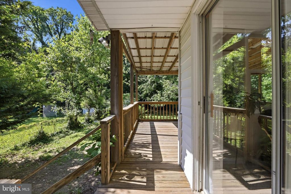 Image 40 of property listing at 735 WARREN DR, Annapolis, MD 21403
