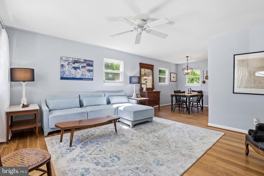Image 5 of property listing at 735 WARREN DR, Annapolis, MD 21403