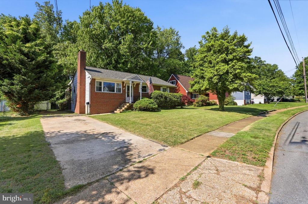 Image 52 of property listing at 735 WARREN DR, Annapolis, MD 21403