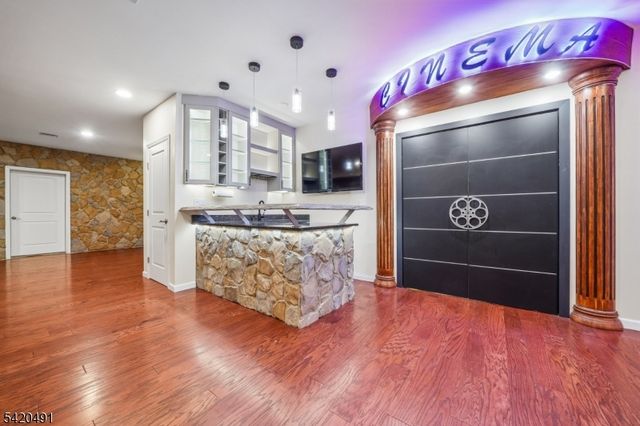 72 Hook Mountain Rd, Montville Twp., NJ 07045