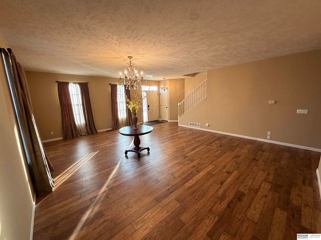 7528 N 89th Street, Omaha, NE 68122